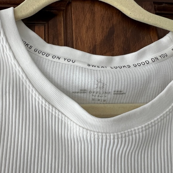 Aerie Cropped Top - Picture 2 of 2